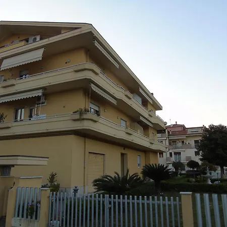 Homiday - 20th Century Apartment