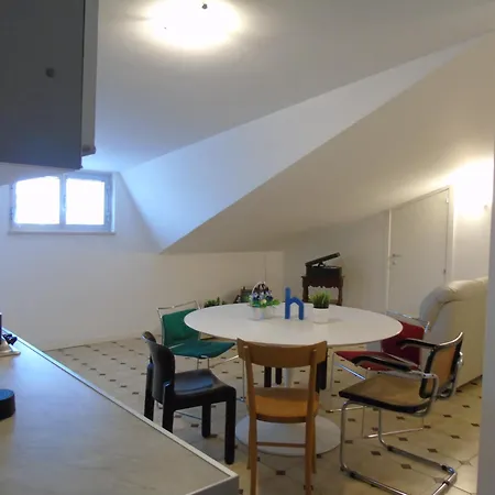 Homiday - 20th Century Apartment